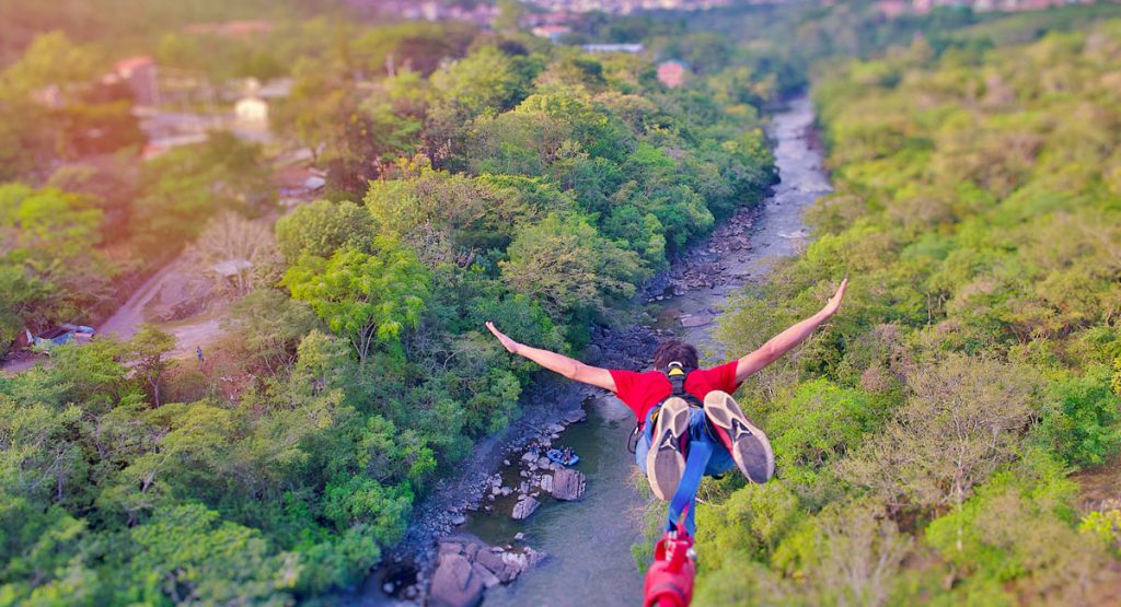 bungee jumping pareja